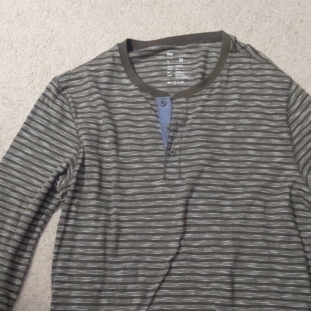 GAP button up long sleeve
